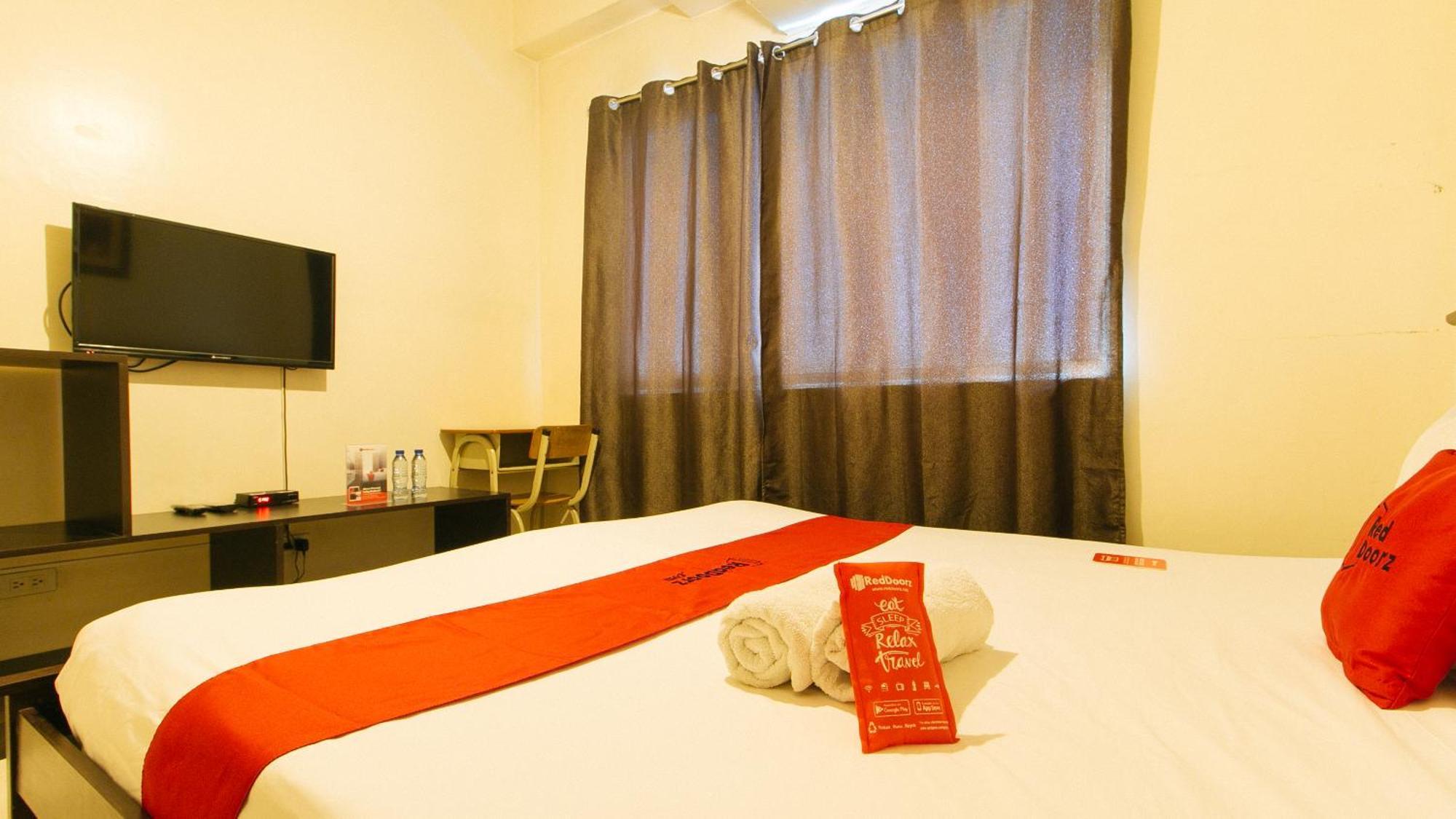 Reddoorz Plus @ E Rodriguez Corner Banawe Quezon City Exteriér fotografie
